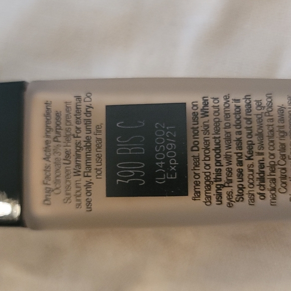 Lancome Teint Idole Foundation - Picture 5 of 6